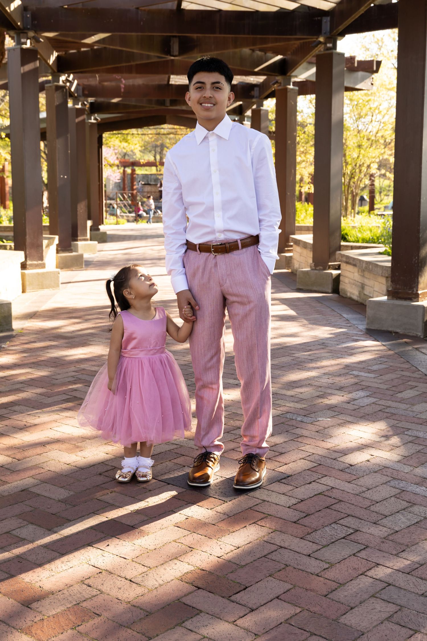 together in a sun-drenched garden. Heartfelt family lifestyle photography in Waukegan by Alex T.