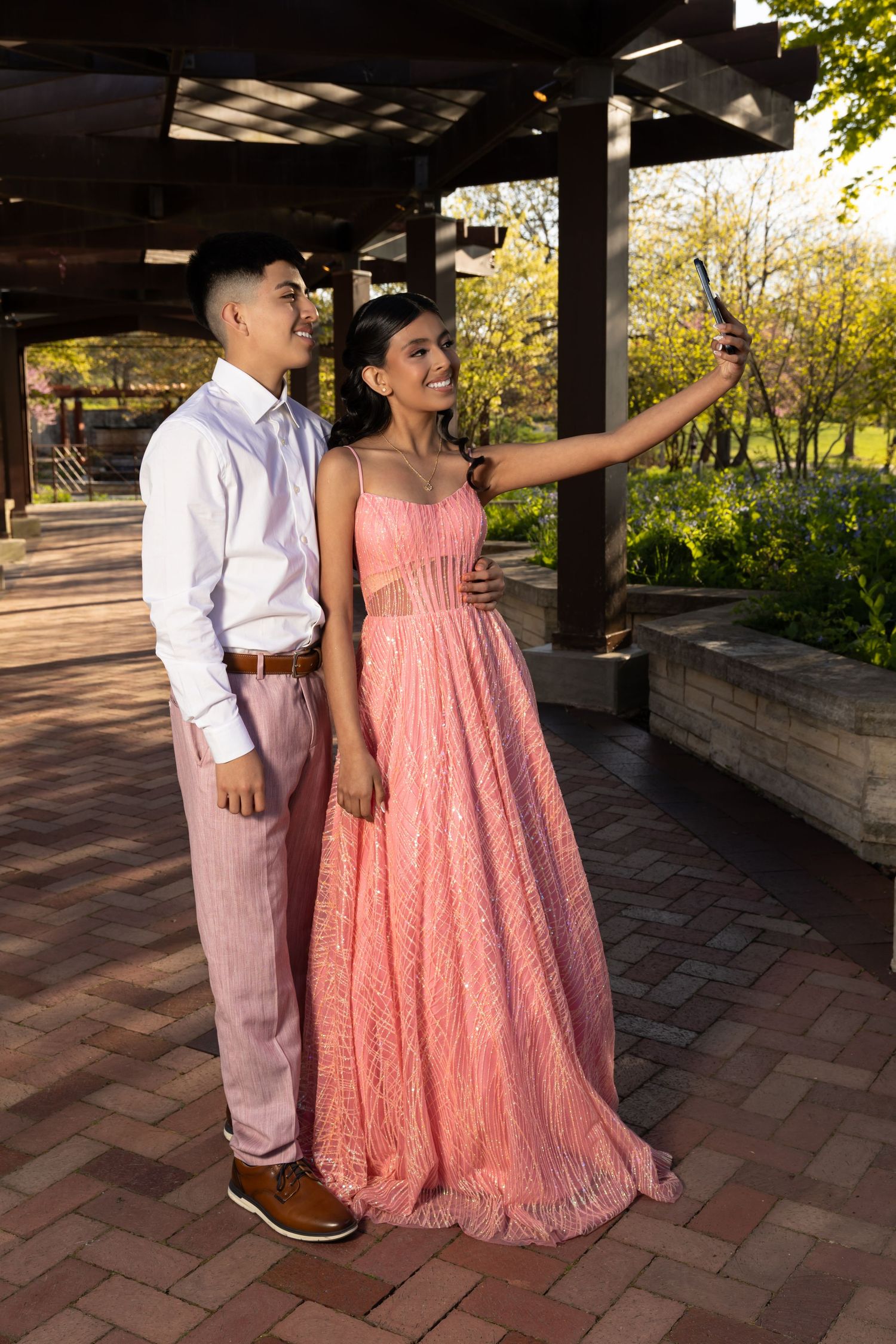 taking a selfie under a garden pergola. Professional family and lifestyle photography in Lake County by Alex T Photography.