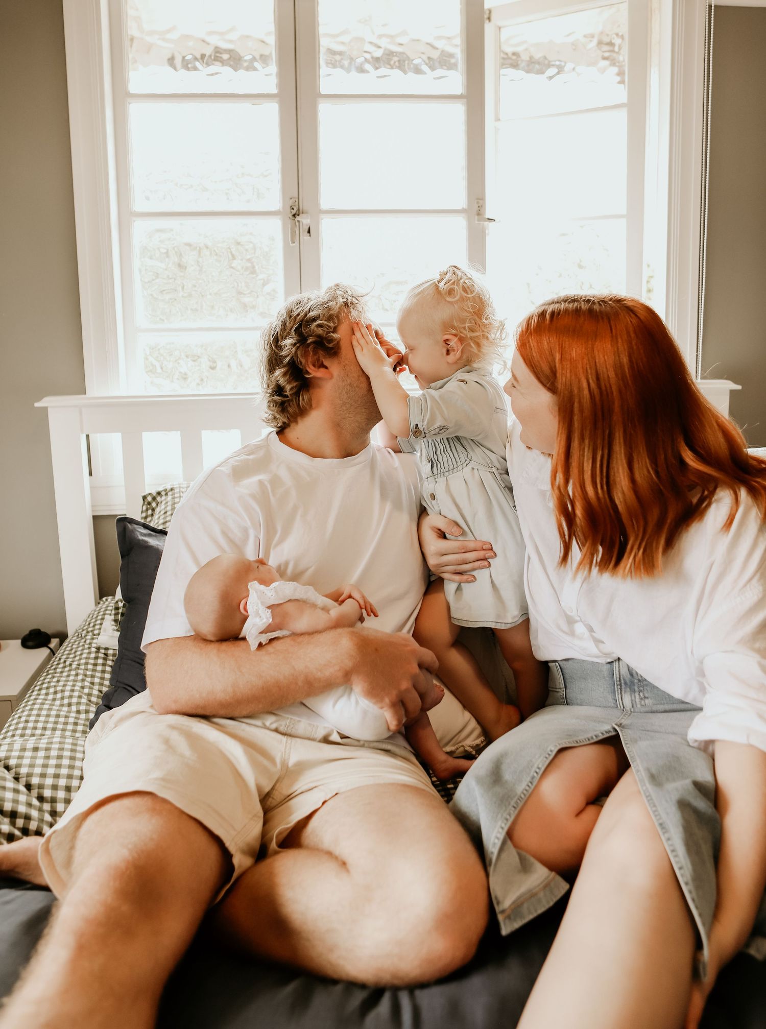 Family cuddles during newborn lifestyle session