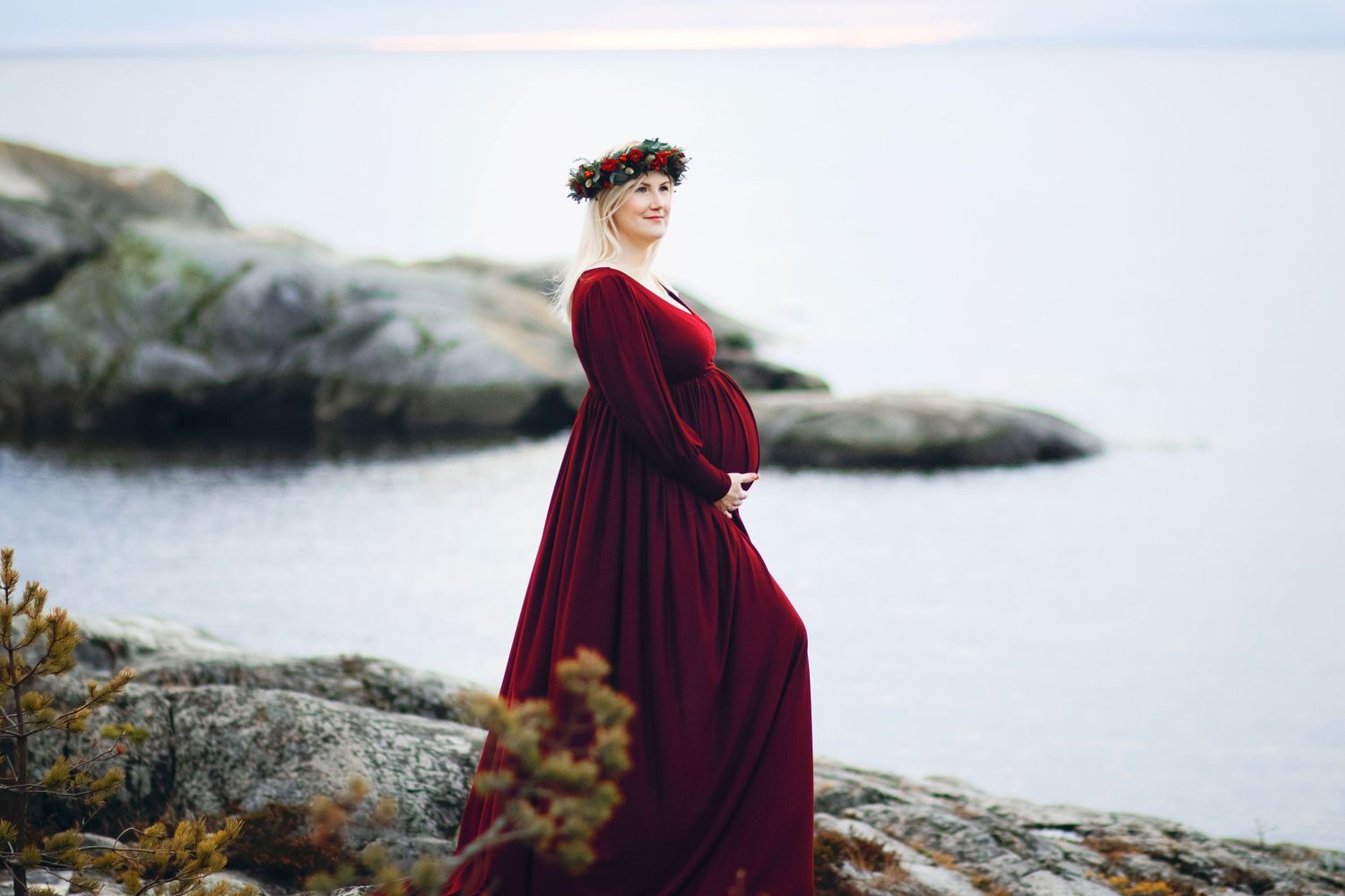 Naturlig utomhusfotografering för mammor. Gravidfotograf Västernorrland. Gravidfotograf Härnösand. Gravidfotograf Jämtland. Gravidfotograf