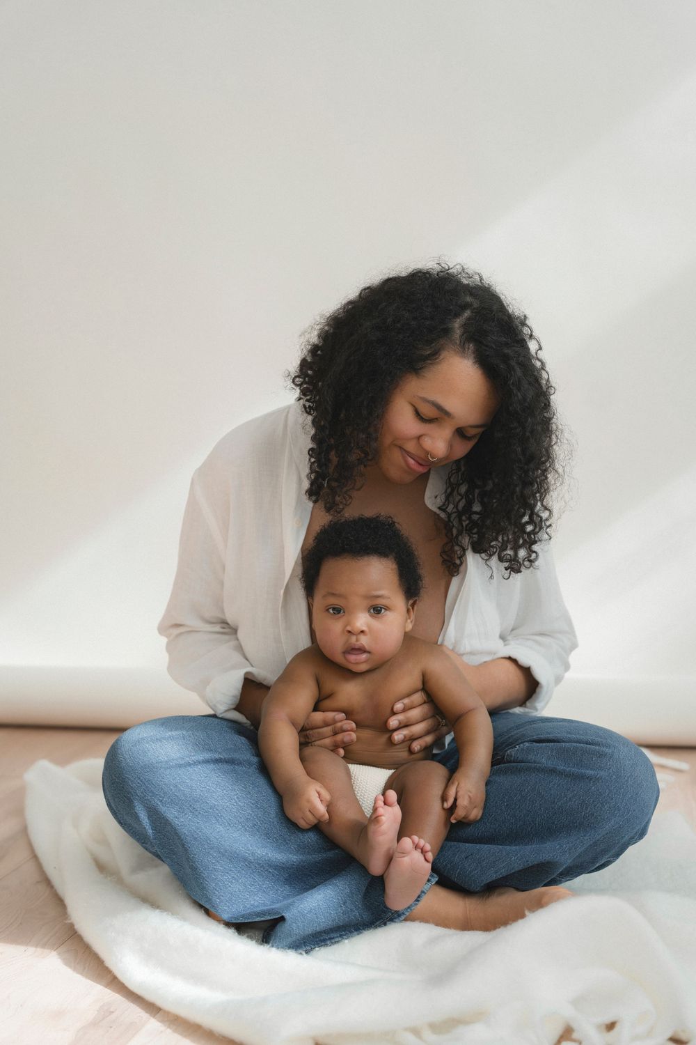 maternity studio photography photo maternité séance studio québec lévis nouveau-né newborn famille allaitement breastfead motherhood