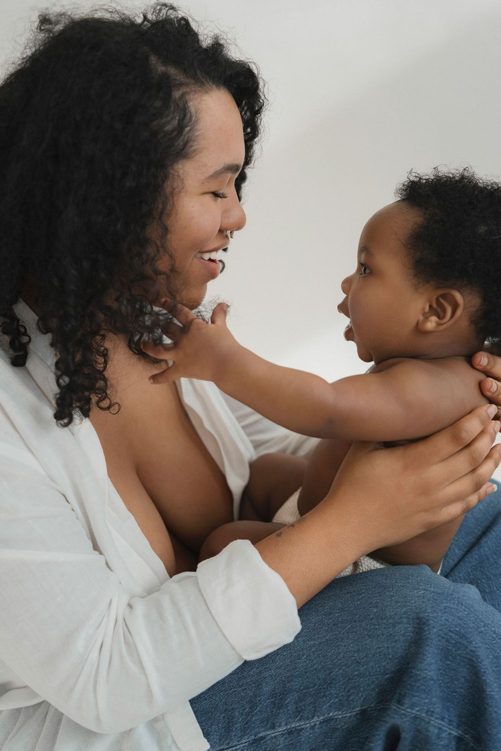 maternity studio photography photo maternité séance studio québec lévis nouveau-né newborn famille allaitement breastfead motherhood