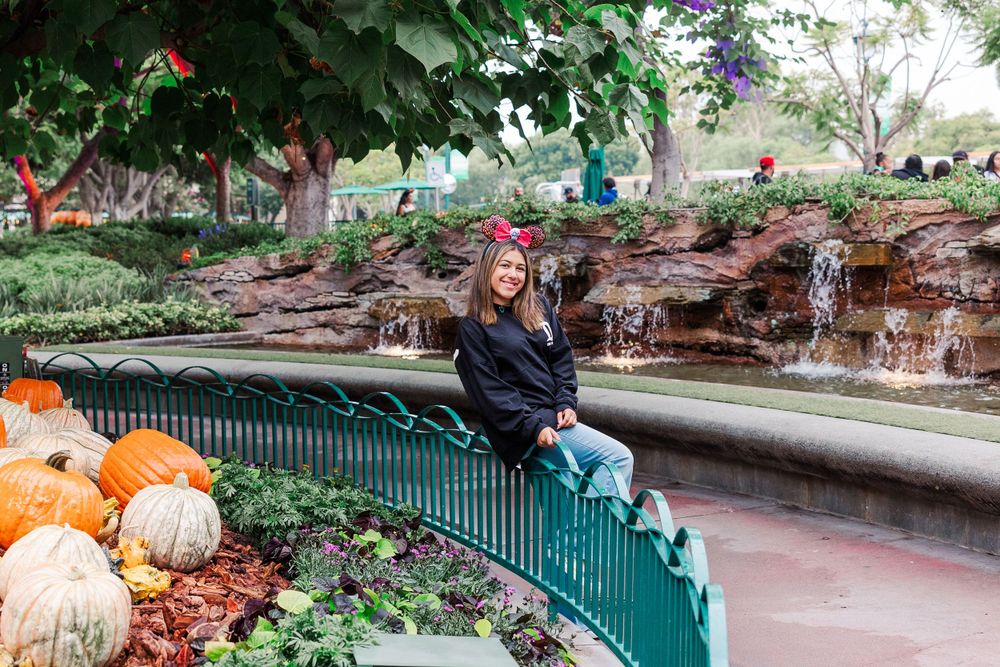 Disneyland Senior Photos, customize your own senior photoshoot, Simi Valley photographer, high school Senior props, graduation photo