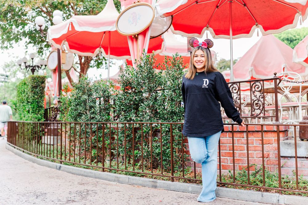 Disneyland Senior Photos, customize your own senior photoshoot, Simi Valley photographer, high school Senior props, graduation photo
