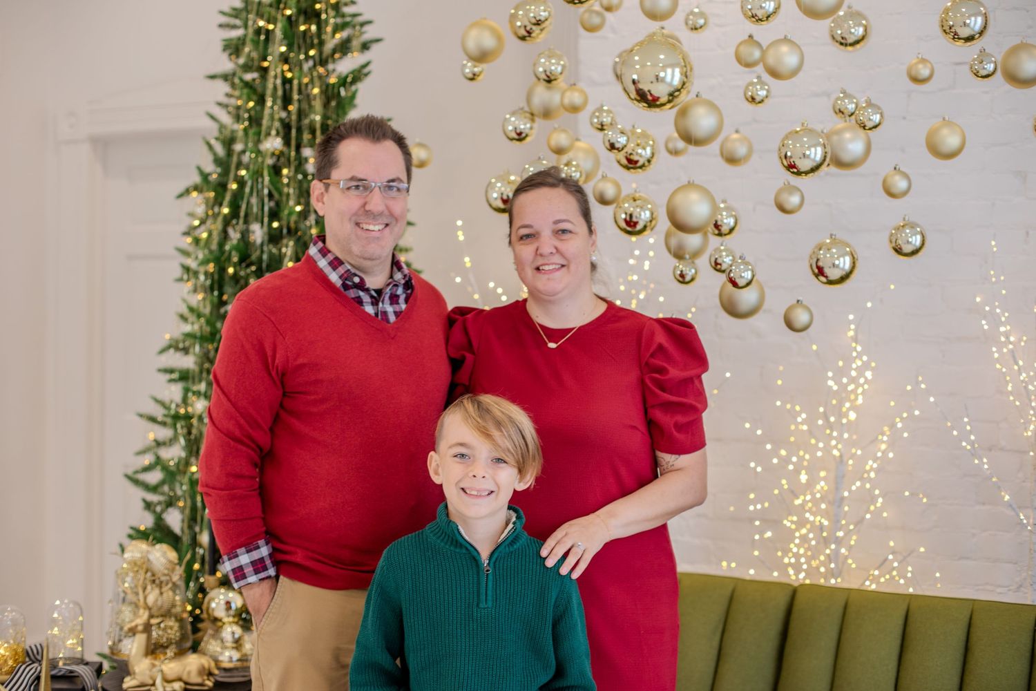 christmas seasonal holiday photoshoots luxury high end beautiful photos quick turn around retouched crisp true to color editing cincinnati