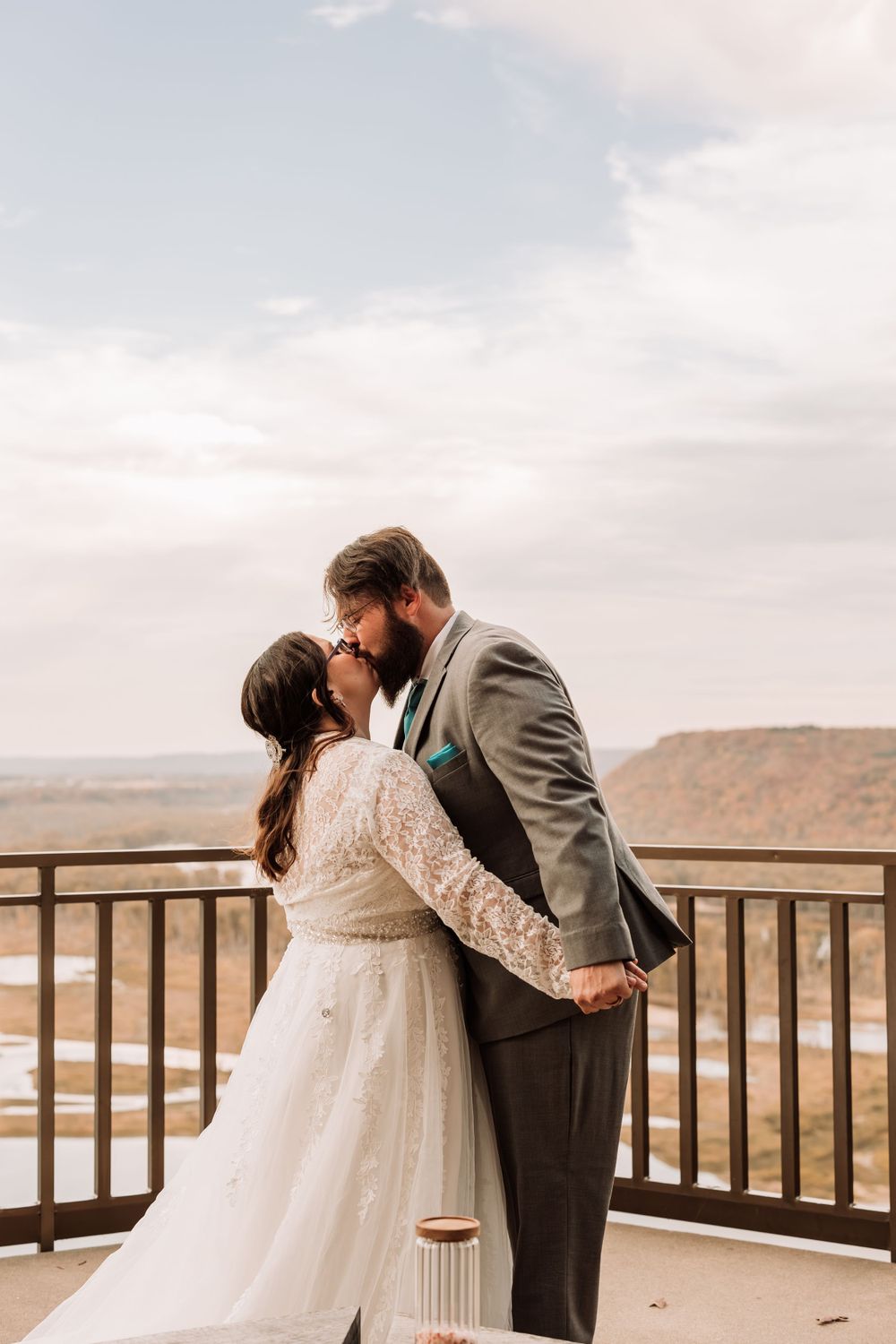 Pikes Peak State Park Wedding in McGregor, Iowa