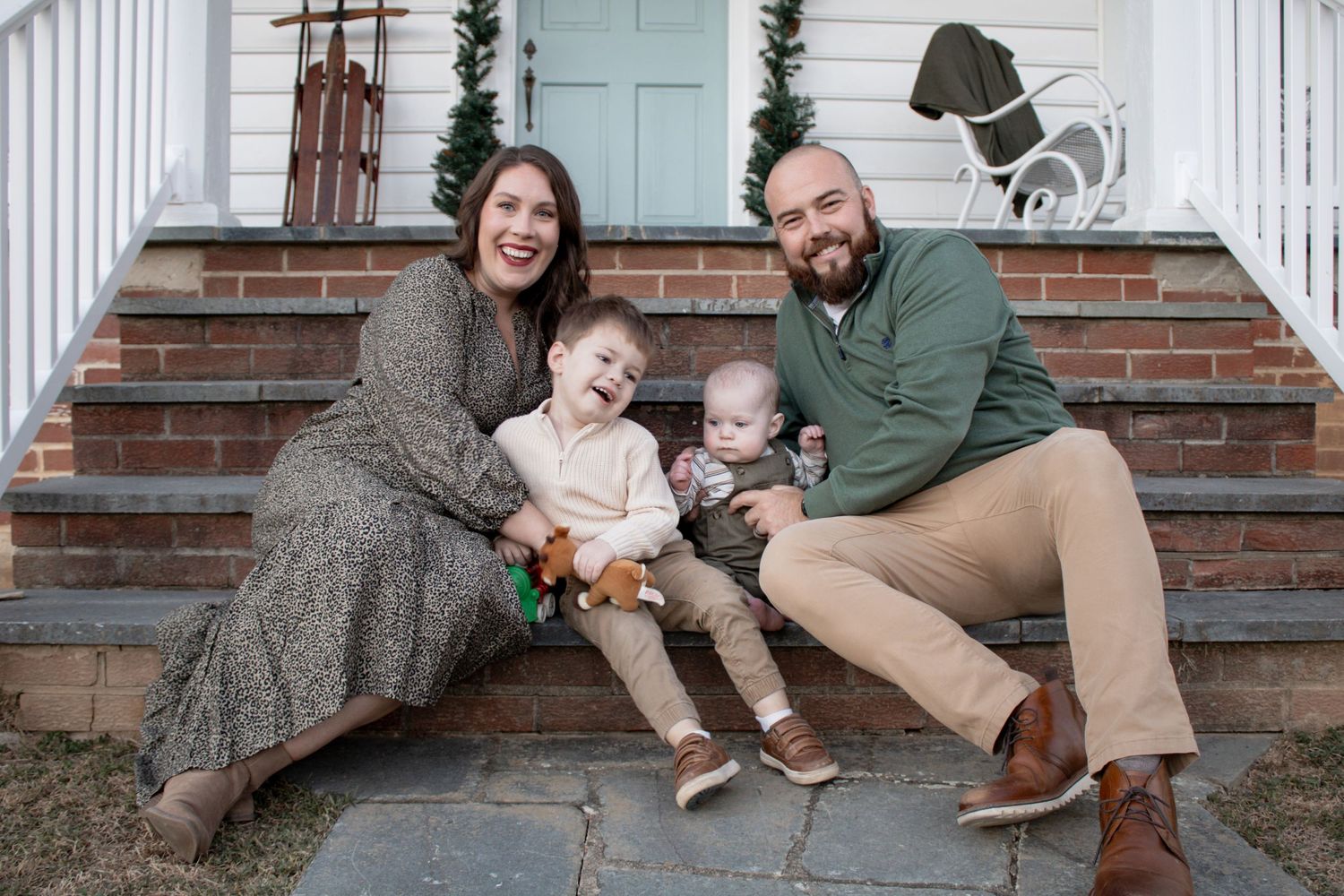 Waynesboro, Virginia family photographer capturing festive holiday photos for families.