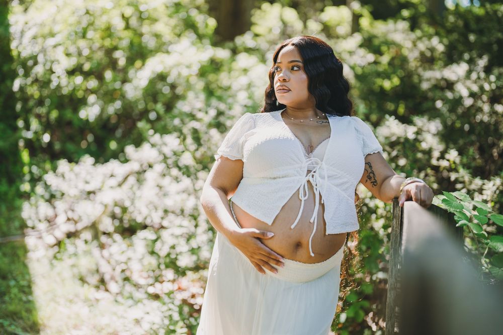 Maternity photo at Brighton Dam Azalea Garden in Olney, MD.