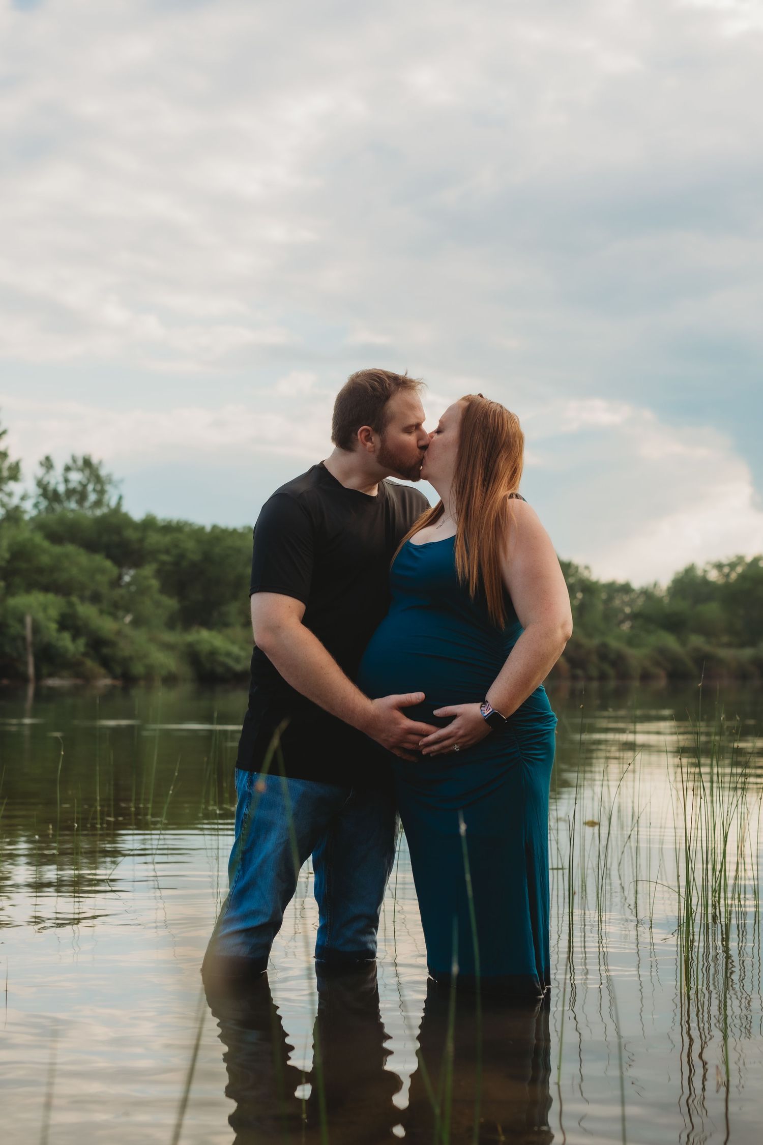 couple photo, maternity photo, in the water