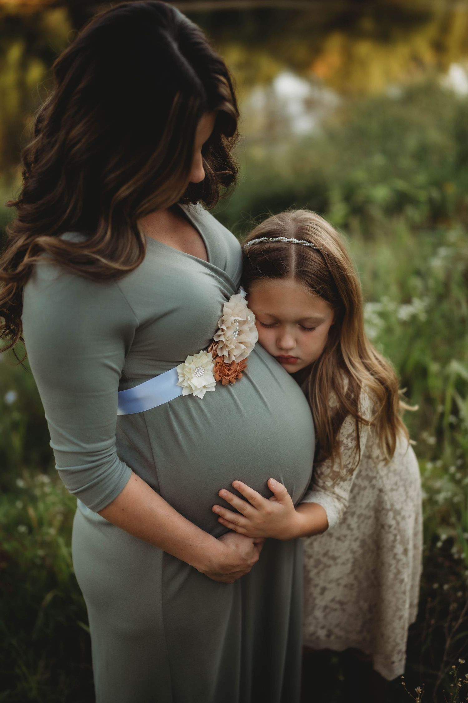 family photo, maternity photo, by the water