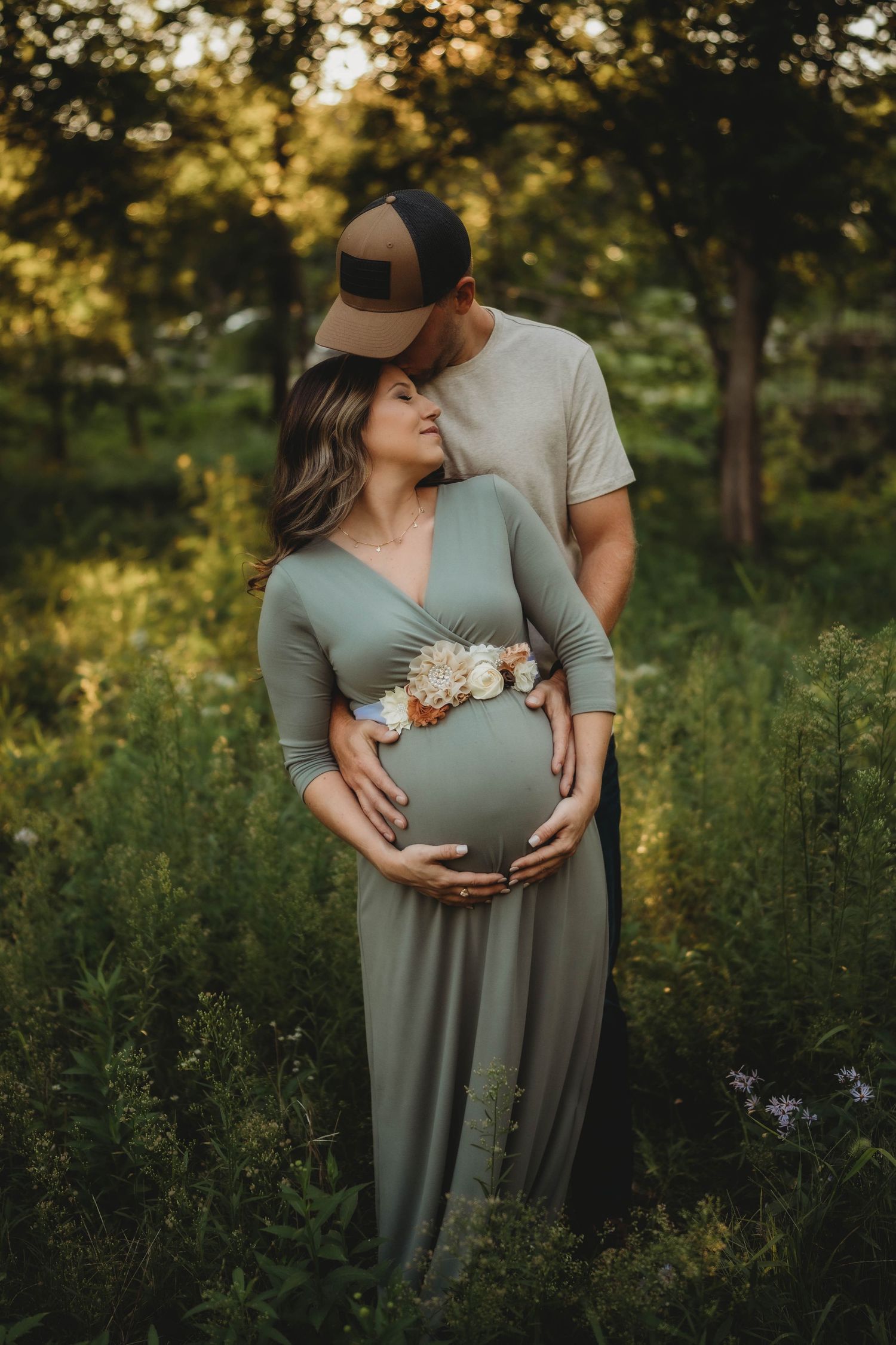 maternity photo, in the field, golden hour