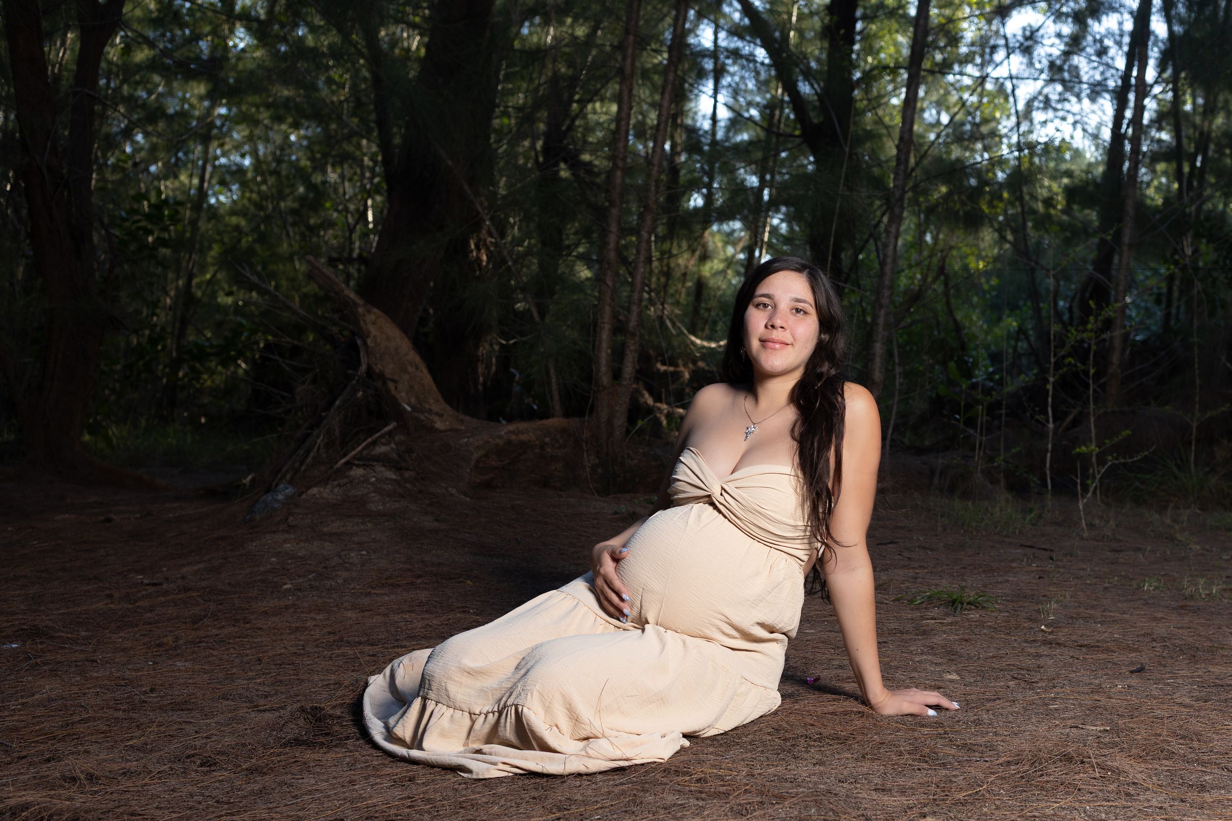 Sesión documental de maternidad en Puerto Rico capturando la esencia de la madre, emociones reales y recuerdos que perduran para siempre.