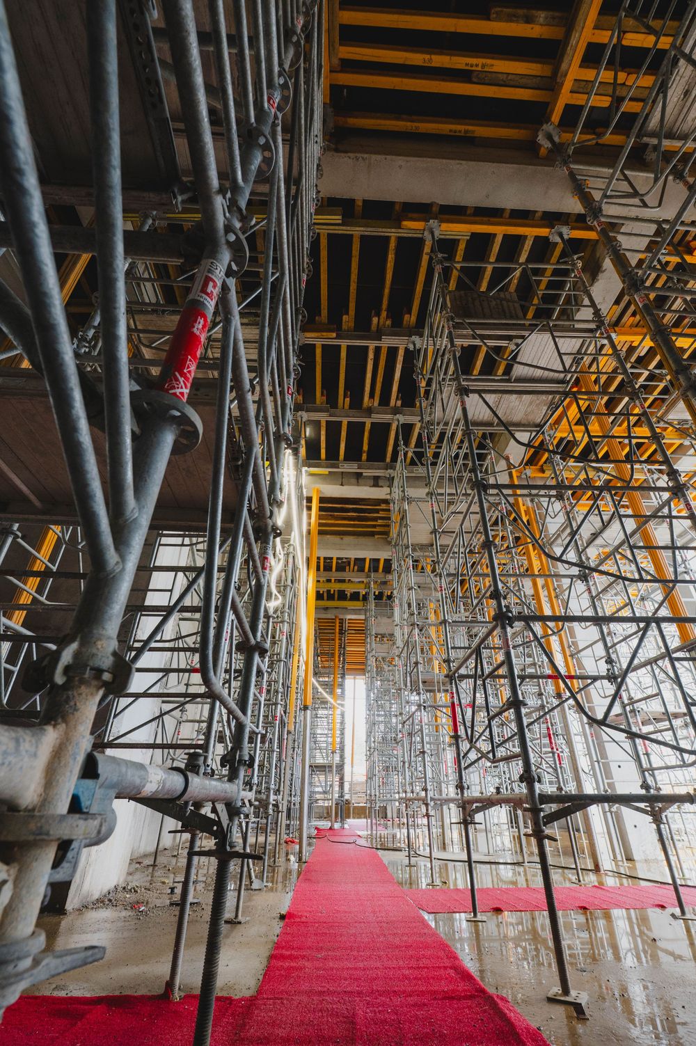 Photographie suivi de chantier France – étaiement et plancher béton armé en cours de coulage