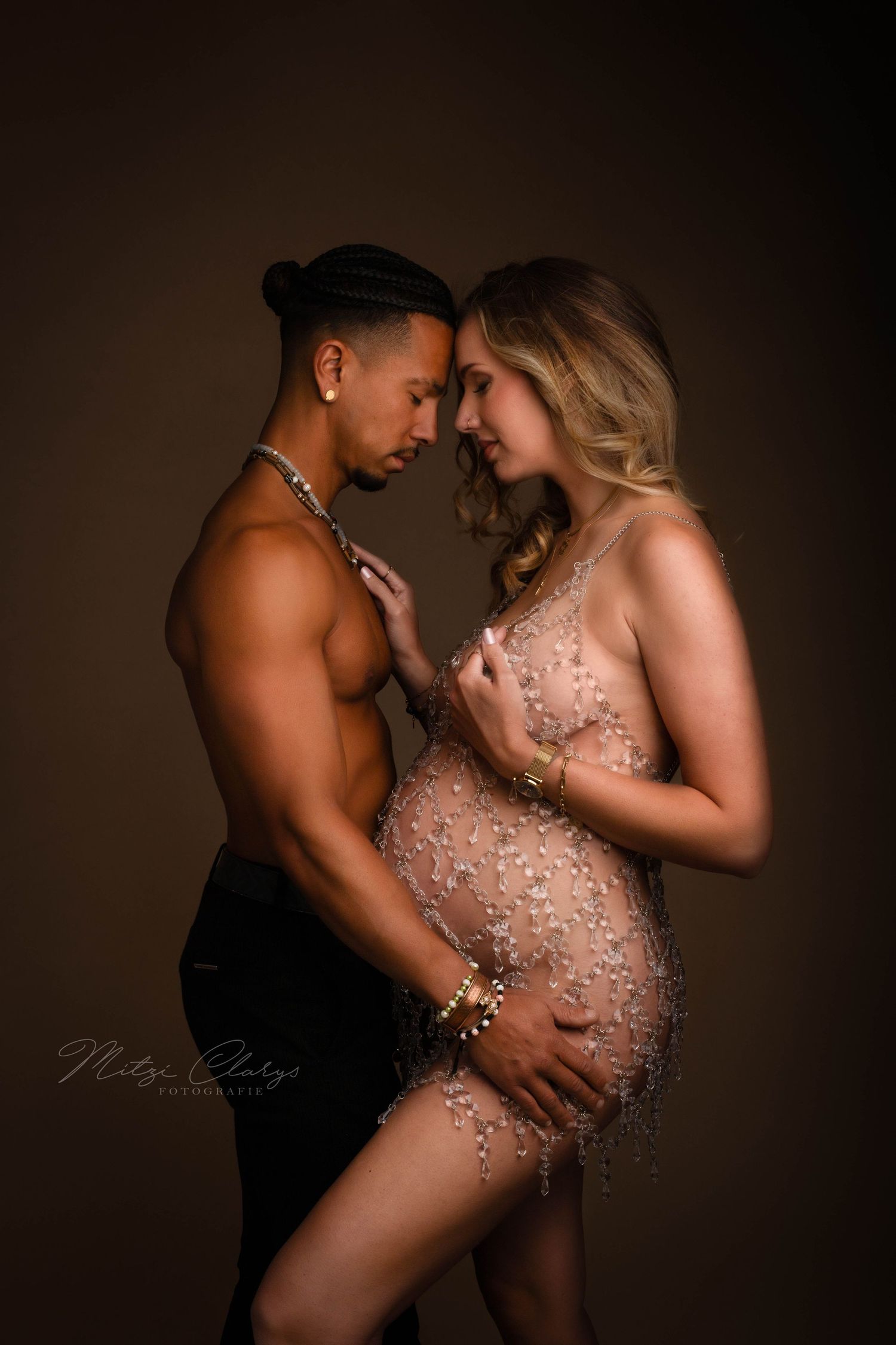 Fotoshoot zwanger in studio Goes, Zeeland vlakbij Rotterdam en Antwerpen