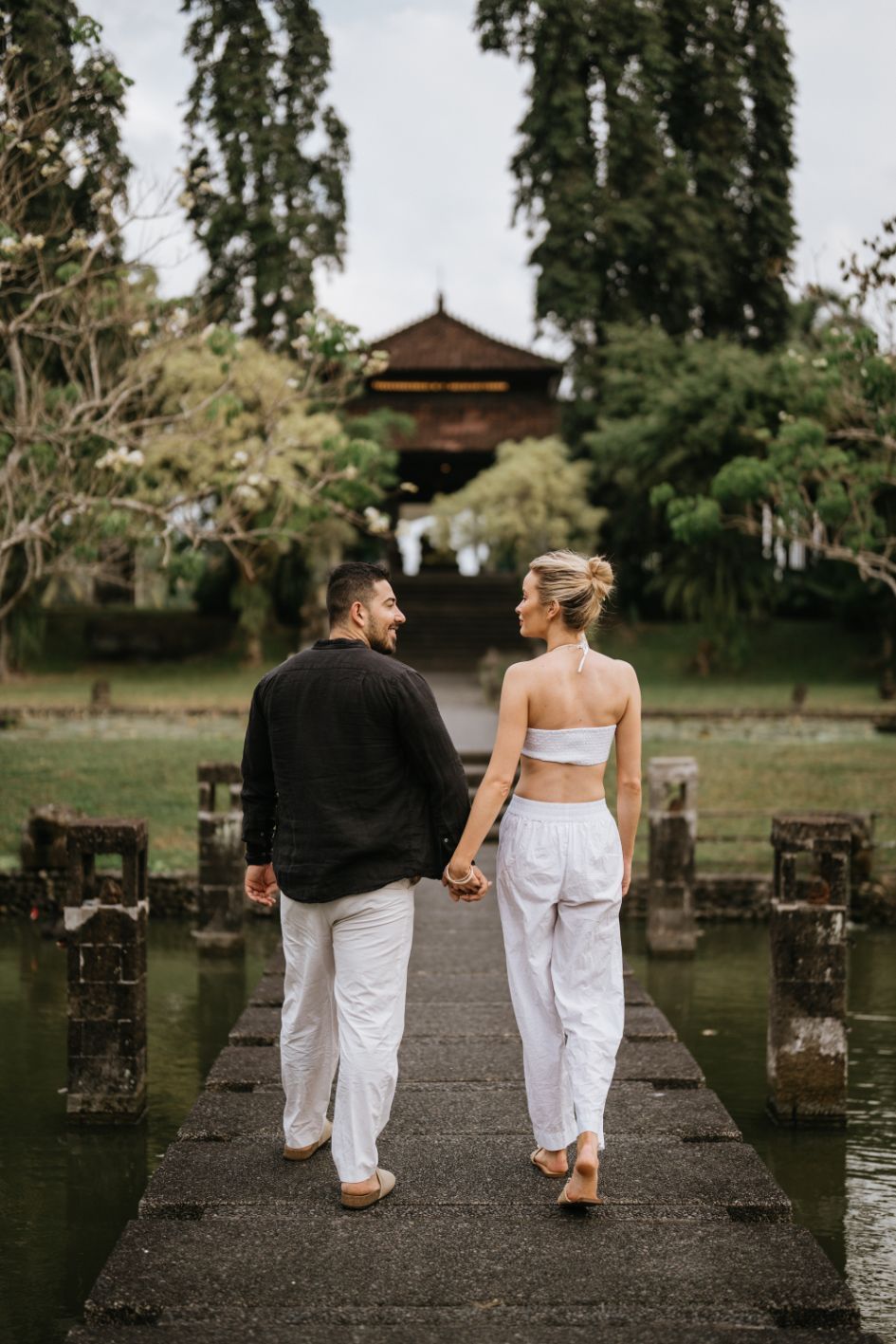 Romantic Bali couple photography services at Tanah Gajah Ubud with rice field scenery.