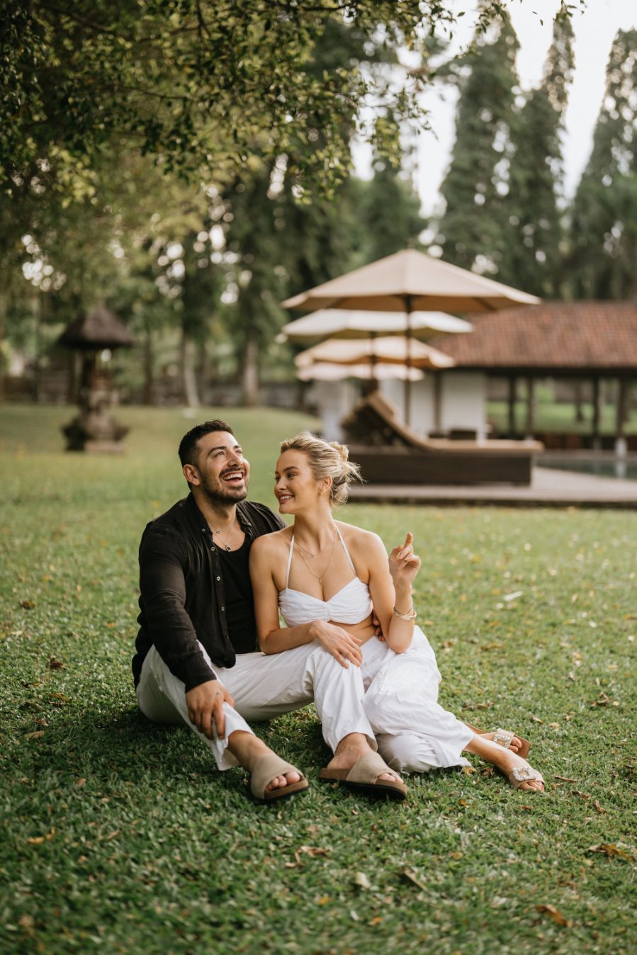 Romantic Bali couple photography services at Tanah Gajah Ubud with rice field scenery.
