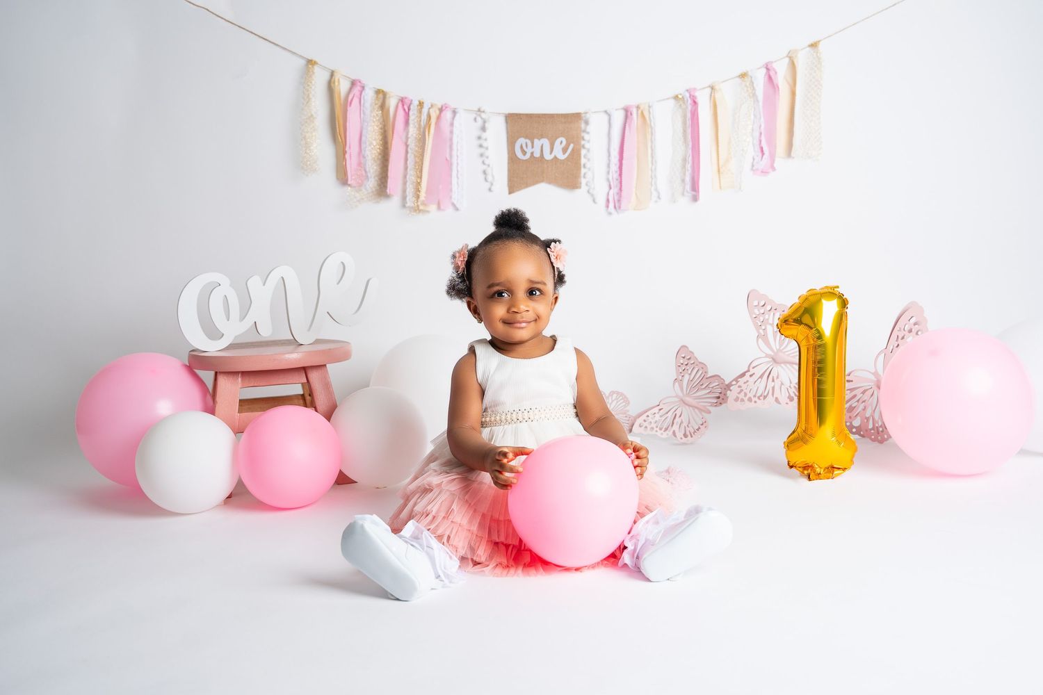 Child celebrating 1st birthday cake smash, Children Cake smash photographer in NYC Brooklyn
