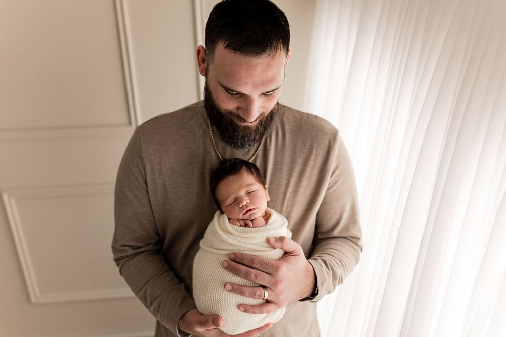 Newborn photographer near Monroeville, PA