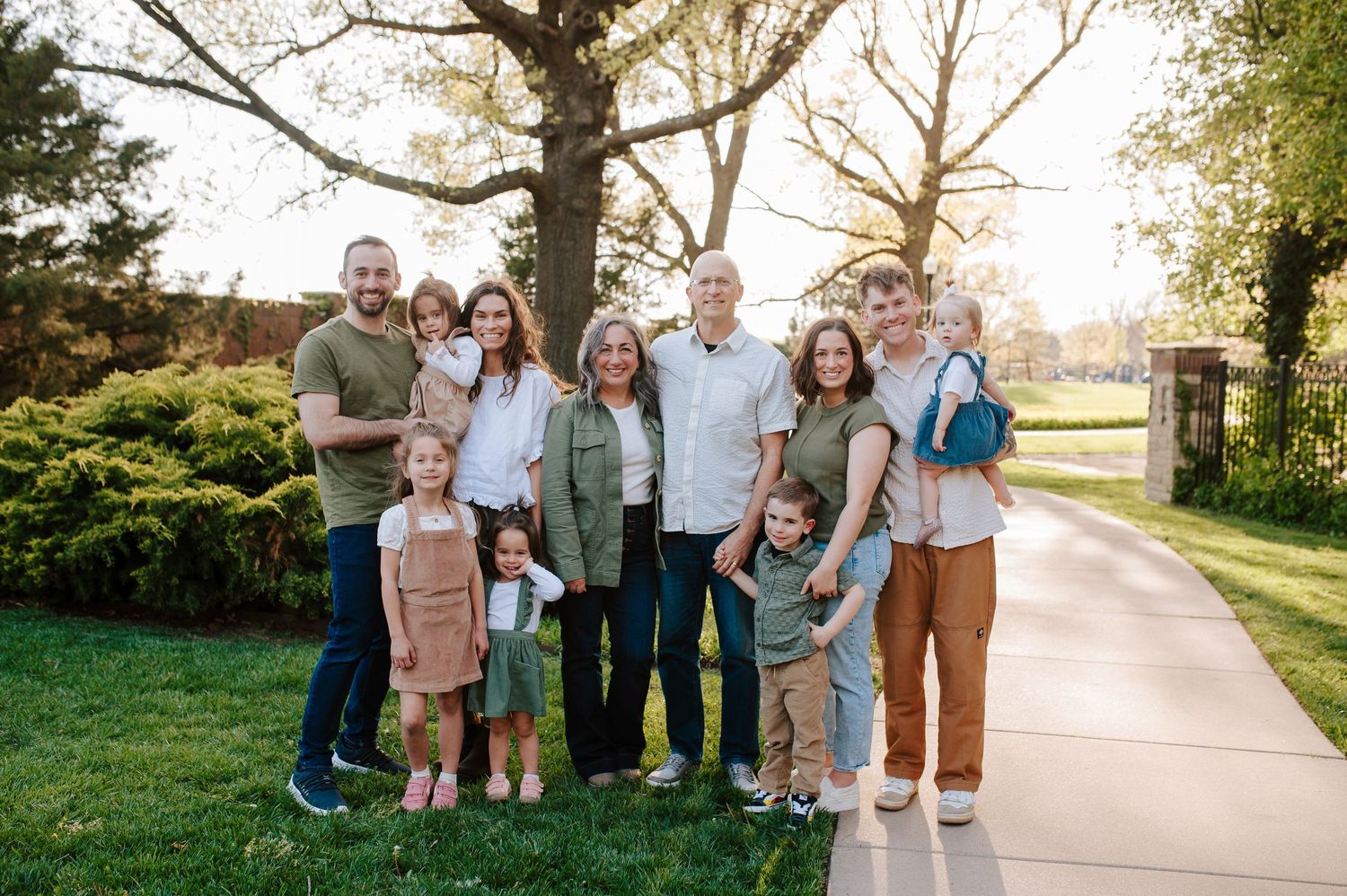 Extended family pictures in Wichita, KS by family photographer Jessica Nadine Photography - Eastborough Park