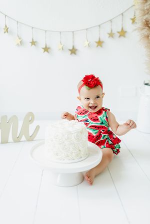 Studio cake smash photographer in Centennial Colorado. Colorado cake smash photo shoot in studio. Baby's First year cake smash photo session
