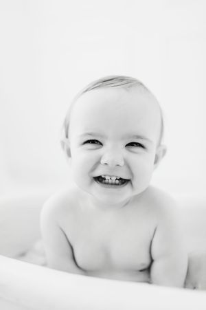 Studio cake smash photographer in Centennial Colorado. Colorado cake smash photo shoot in studio. Baby's First year cake smash photo session