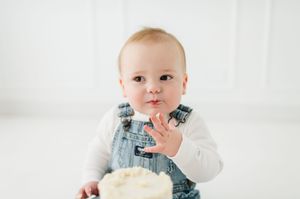 Studio cake smash photographer in Centennial Colorado. Colorado cake smash photo shoot in studio. Baby's First year cake smash photo session
