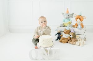 Studio cake smash photographer in Centennial Colorado. Colorado cake smash photo shoot in studio. First year cake smash photo session