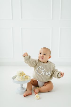 Studio cake smash photographer in Centennial Colorado. Colorado cake smash photo shoot in studio. Baby's First year cake smash photo session