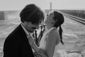Film-like grainy shot by the ocean – alternative wedding photographer Portugal