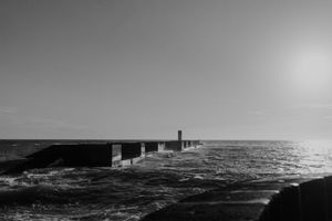 Film-like grainy shot by the ocean – alternative wedding photographer Portugal