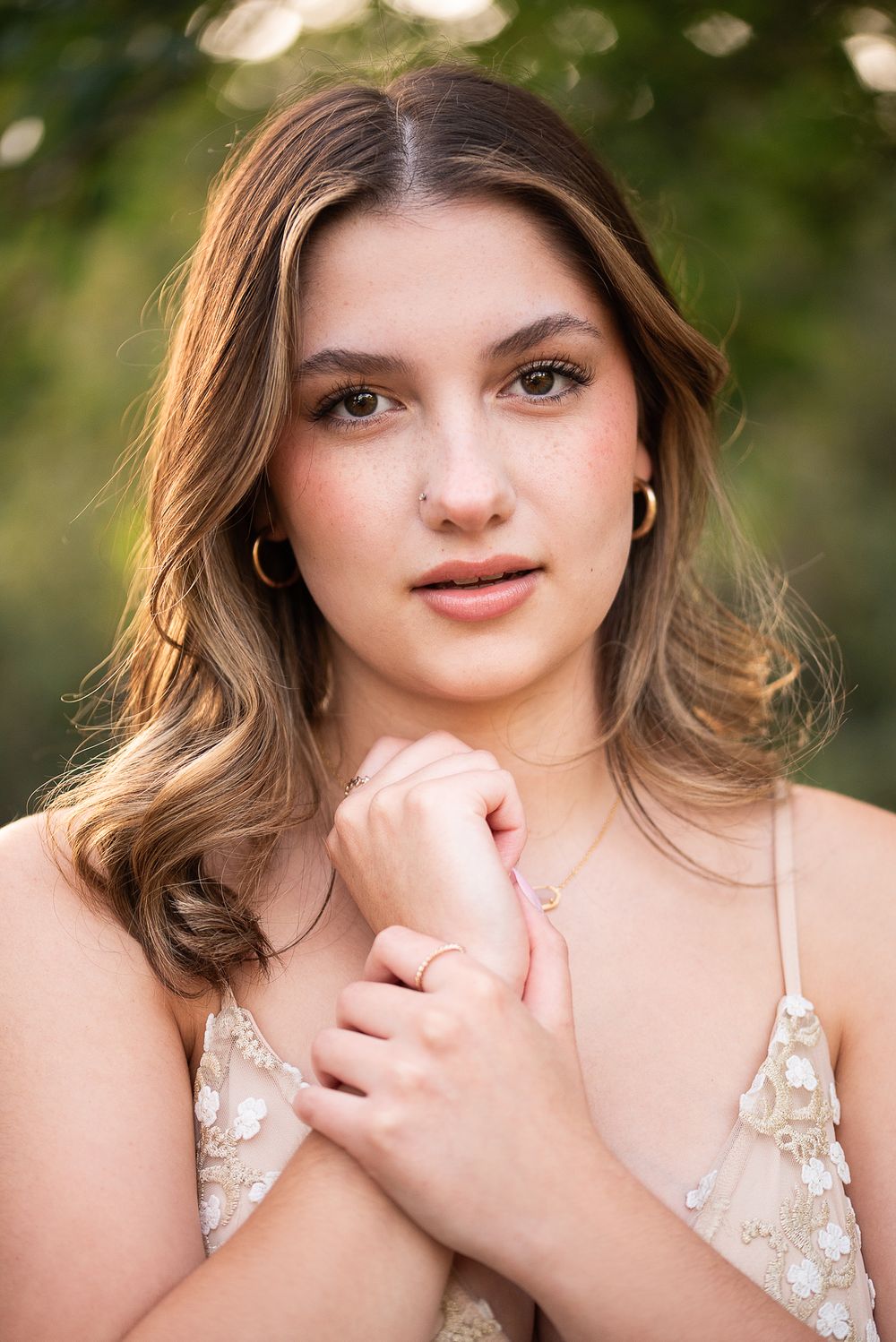 High school senior photographer Kansas City, Close up beauty headshot of a teen senior girl outside with golden light