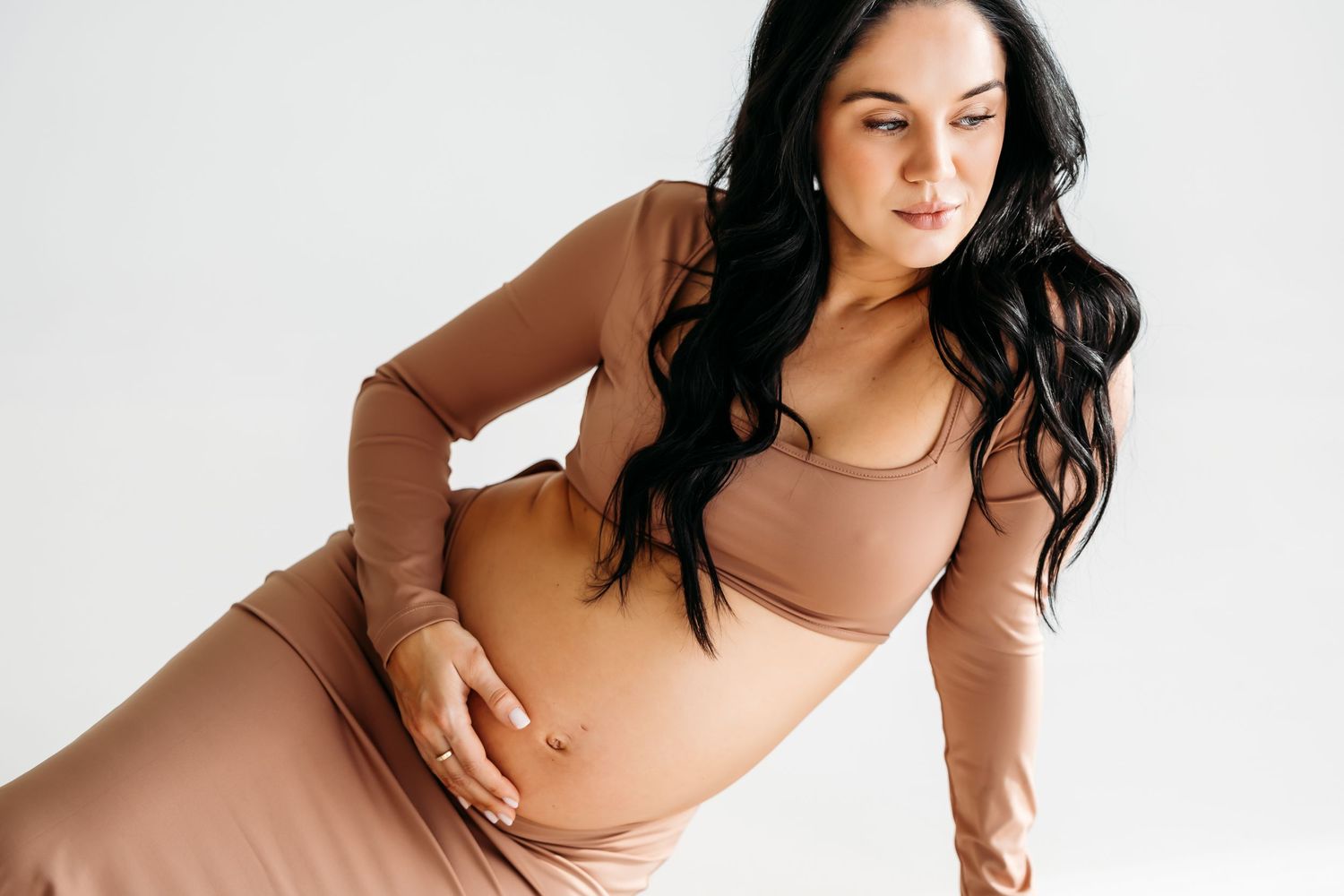 Serene forest setting provides perfect backdrop for New Haven, Connecticut maternity photos
