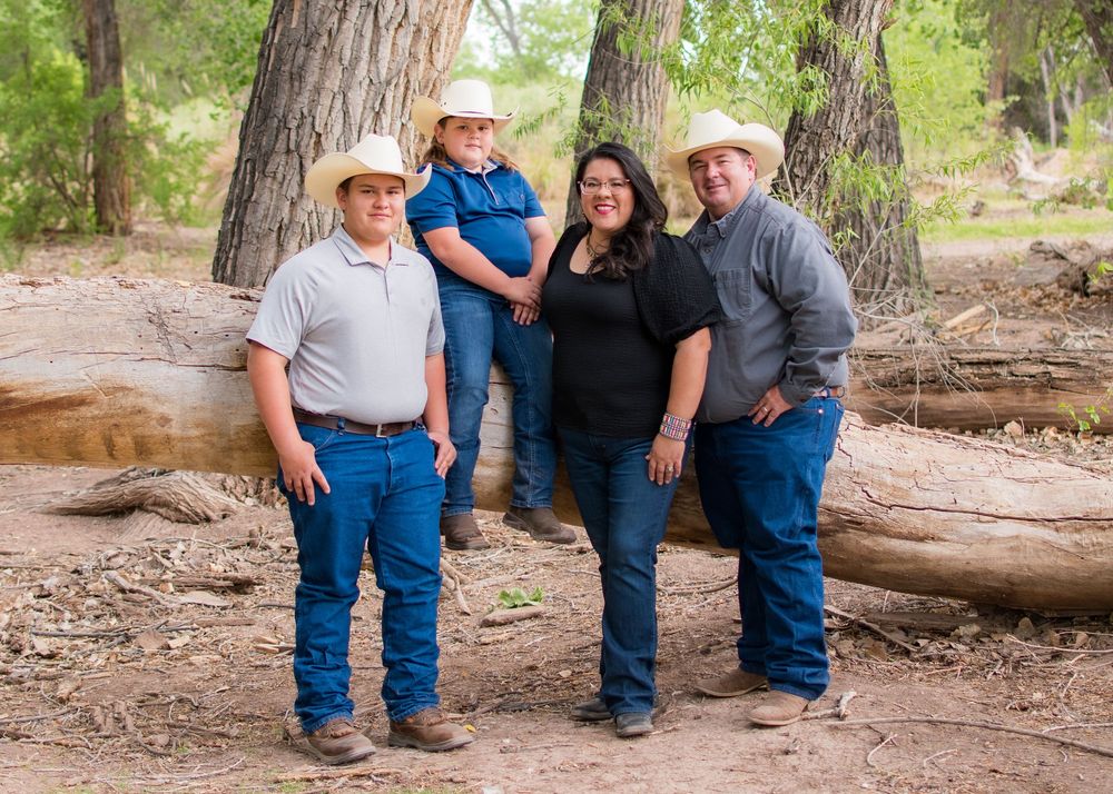 family photo, forest, tree trunk, cowboy hats,