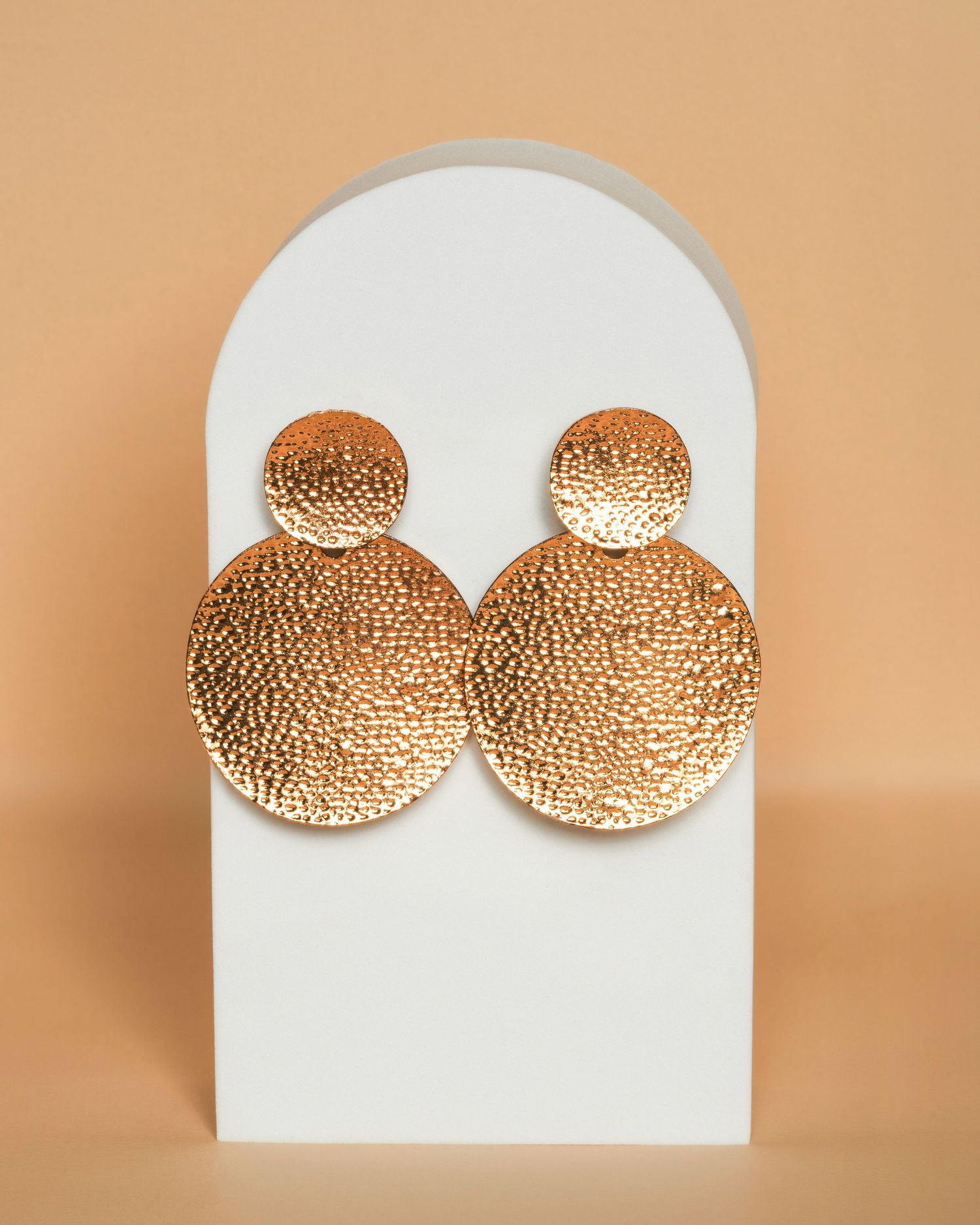 Jewelry e-commerce image highlighting craftsmanship and quality.