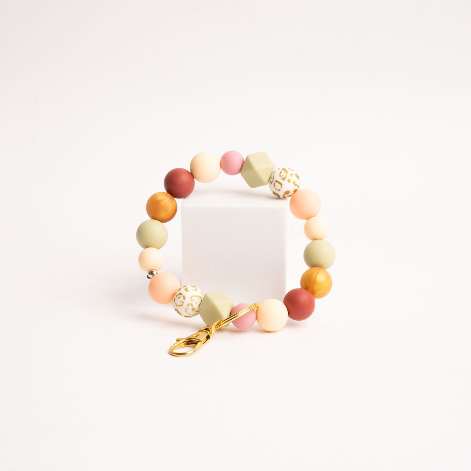 Professional jewelry product image featuring fine craftsmanship and precious metals.