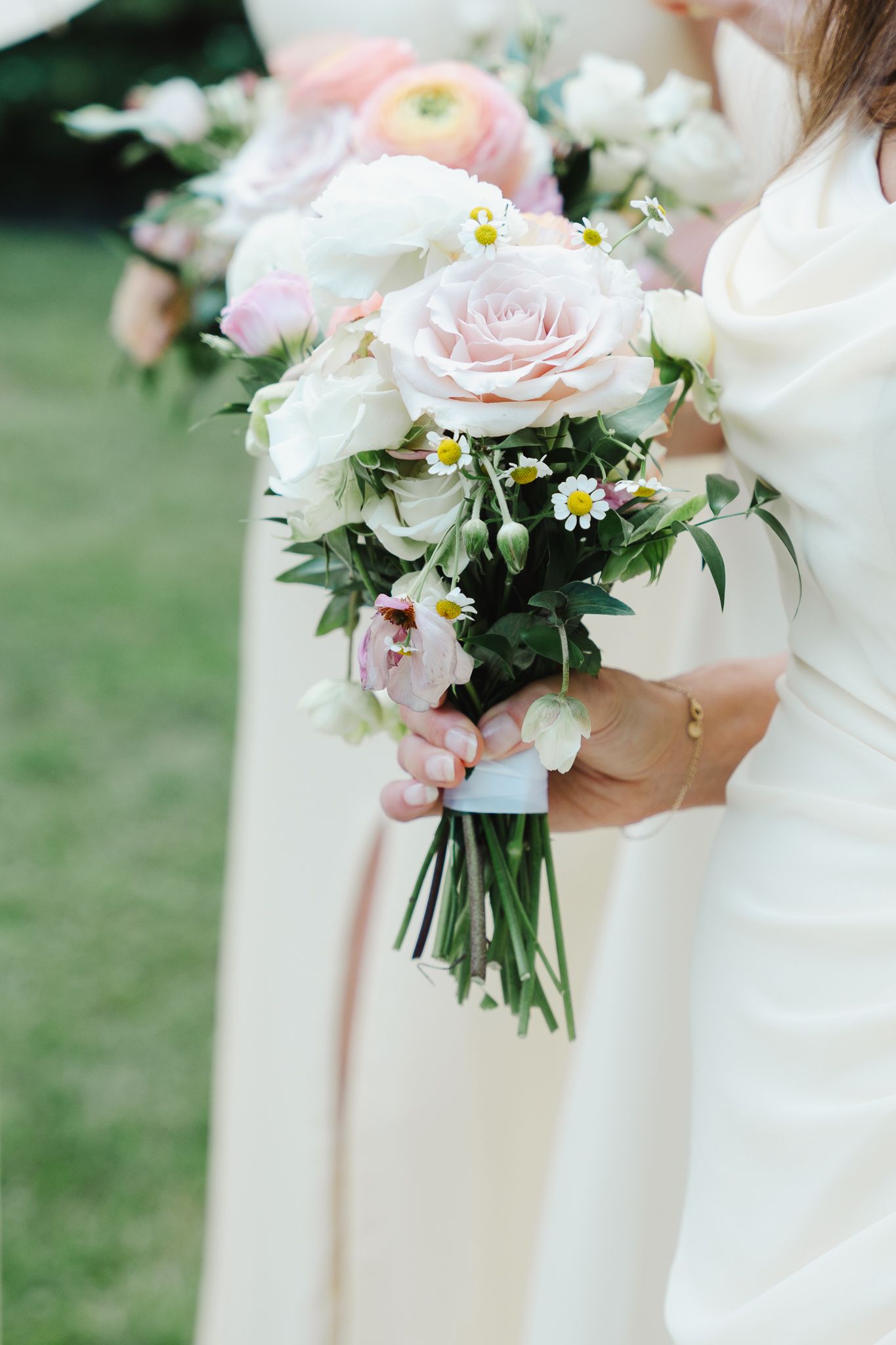 Flower details of bridesmaids.
