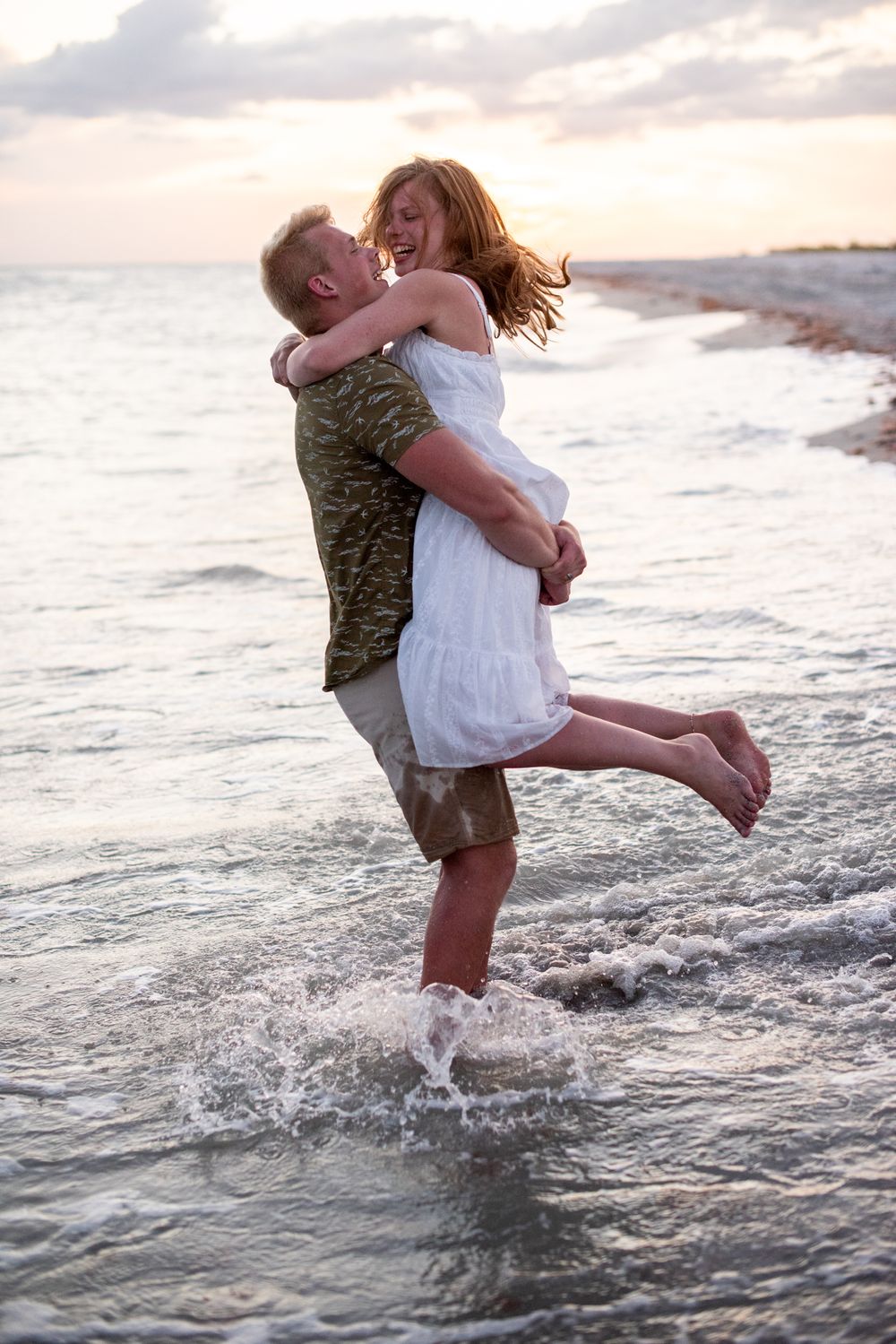 MJ Photograph family photographer specializing in family vacation and couples engagement photography