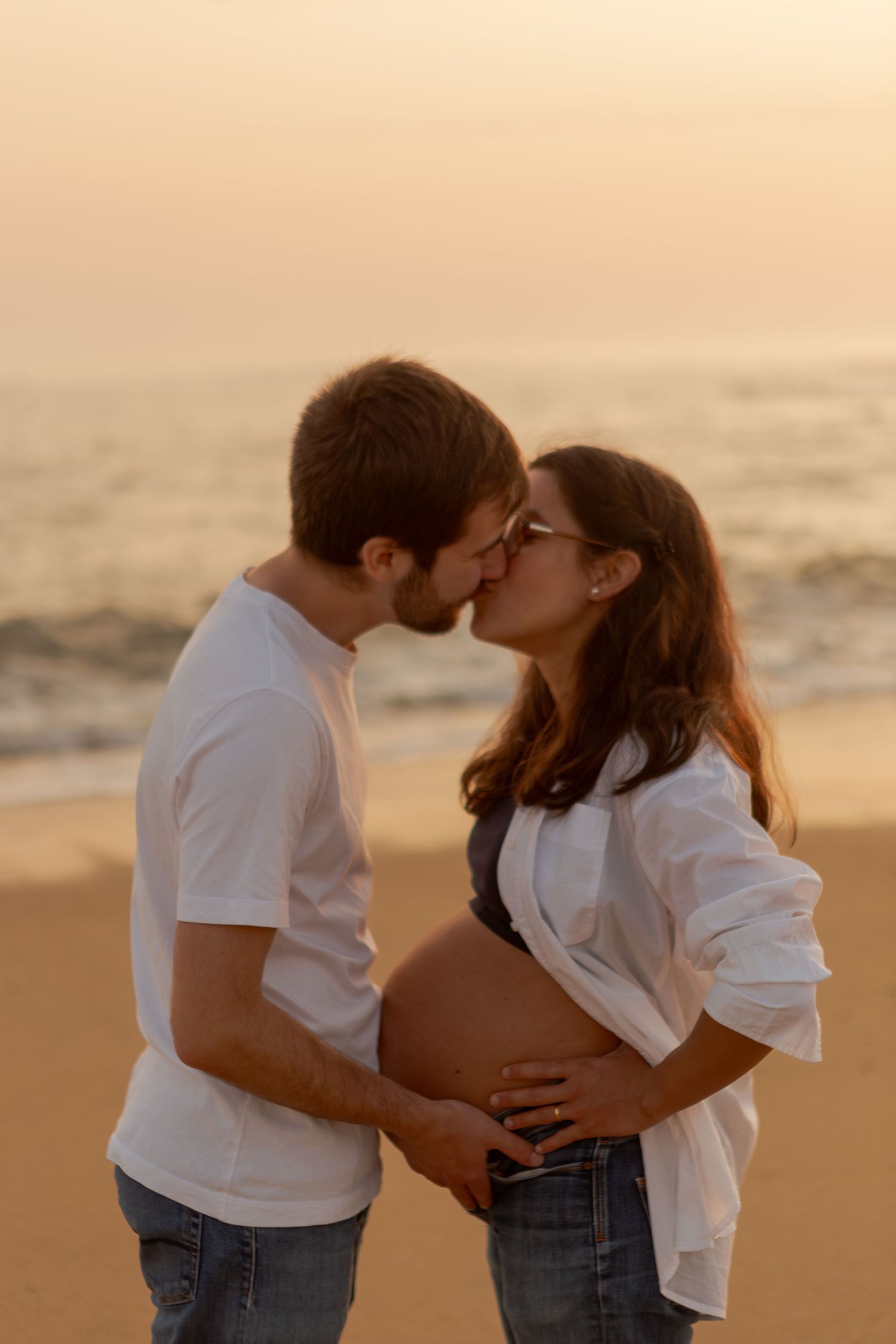 Sessão de grávida em Gaia; Sessão de grávida para eternizar o amor; Reportagem de gravidez com sensibilidade; Sessão de maternidade com luz