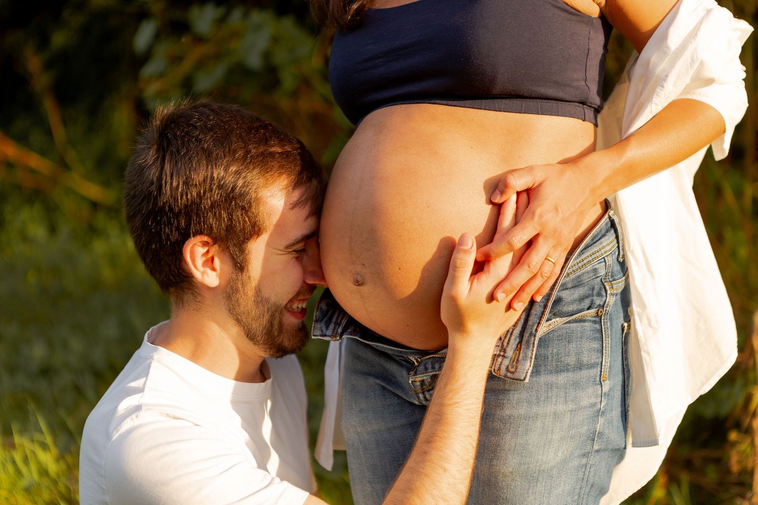 Sessão de grávida em Gaia; Sessão de grávida para eternizar o amor; Reportagem de gravidez com sensibilidade; Sessão de maternidade com luz