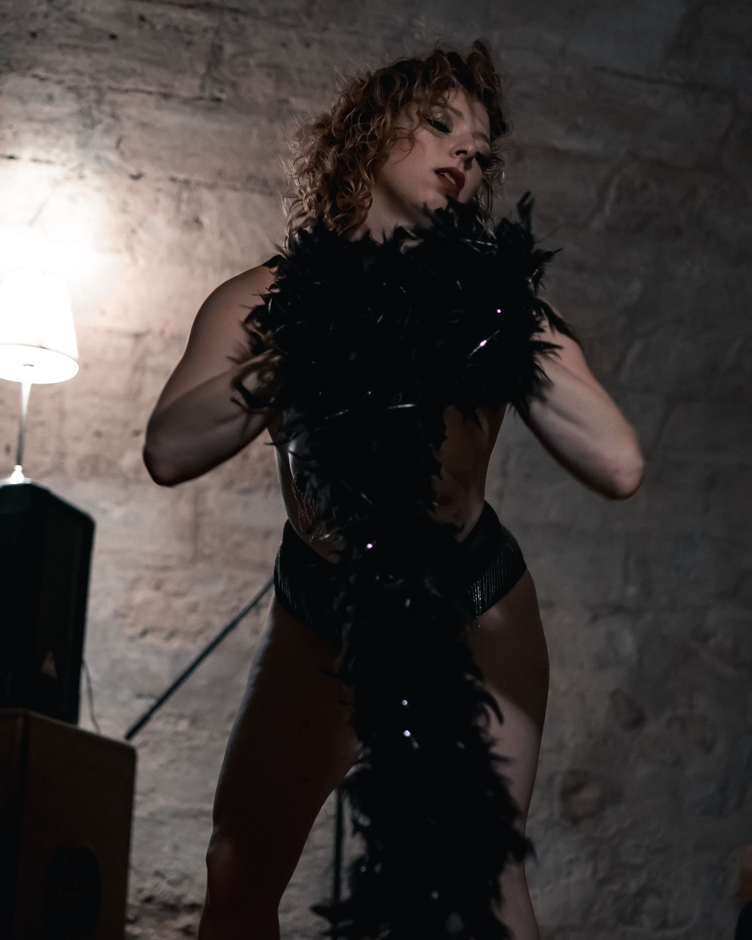 Drag performer in Bordeaux by Ulvetanna Lens, specializing in live performance photography