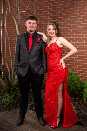Prom couple photo pose