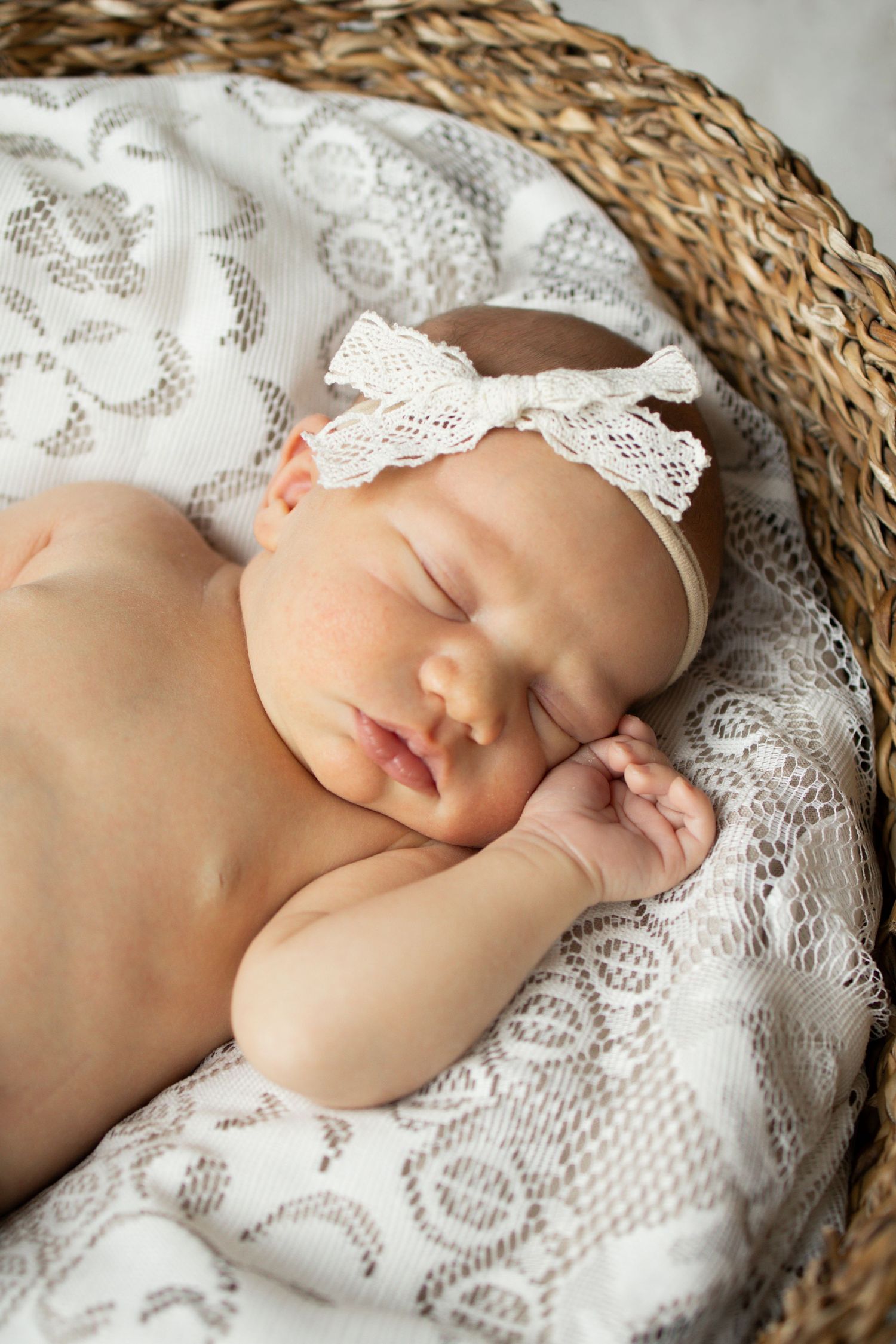 valokuvaus oulu newborn newbornkuvaus vauvakuvaus newbornkuvaaja vauvakuvaaja vastasyntynyt vastasyntyneen kuvaus valokuvaaja vauva
