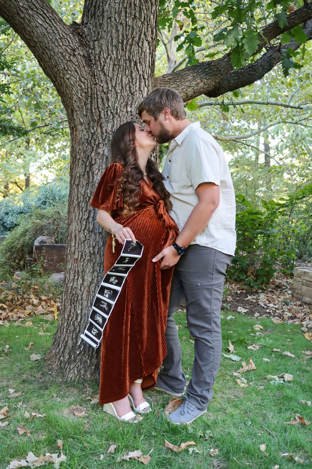 Oklahoma maternity photography sessions for expecting moms, couples, and growing families. Beautiful, timeless portraits to cherish.