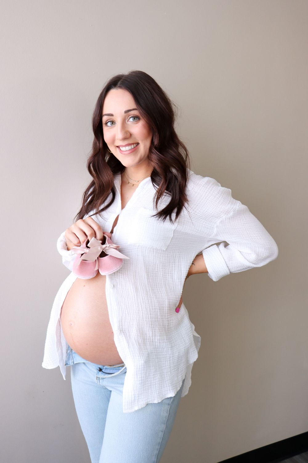 Oklahoma maternity photography sessions for expecting moms, couples, and growing families. Beautiful, timeless portraits to cherish.