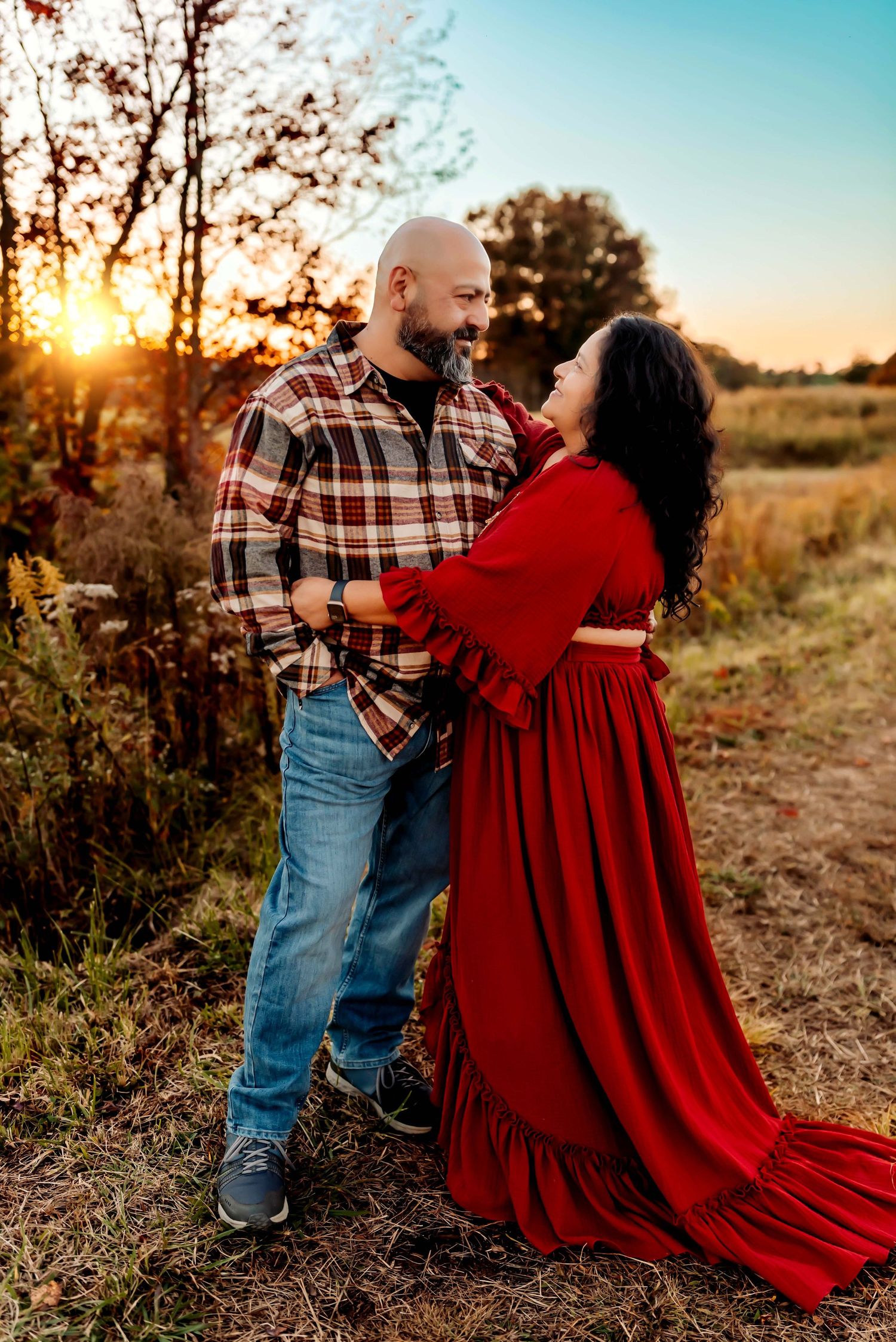 Couple posing in loving embrace | NORTH GEORGIA PHOTOGRAPHER