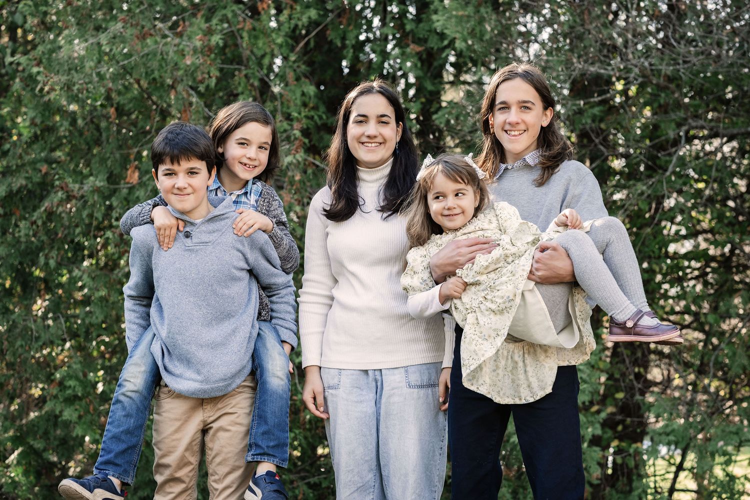 Portrait of Family, Natural light. Family Photography session. Outdoor photography. Happy. Canada. Ottawa