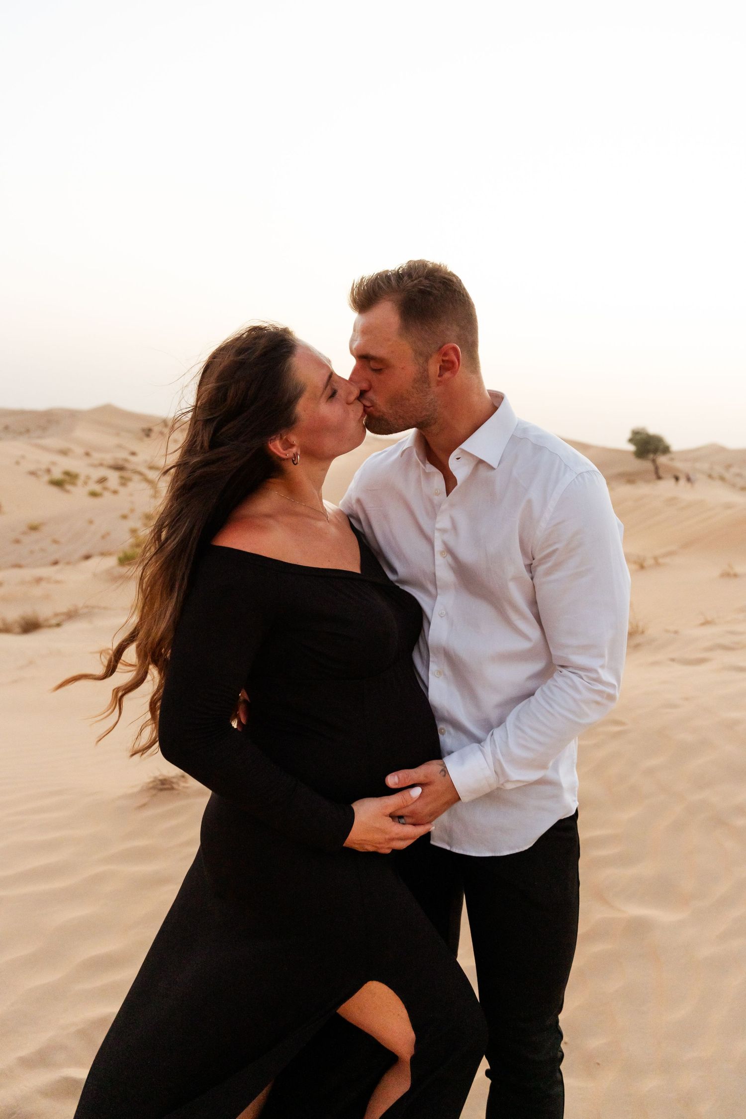 romantic intimate couples desert photoshoot in abu dhabi