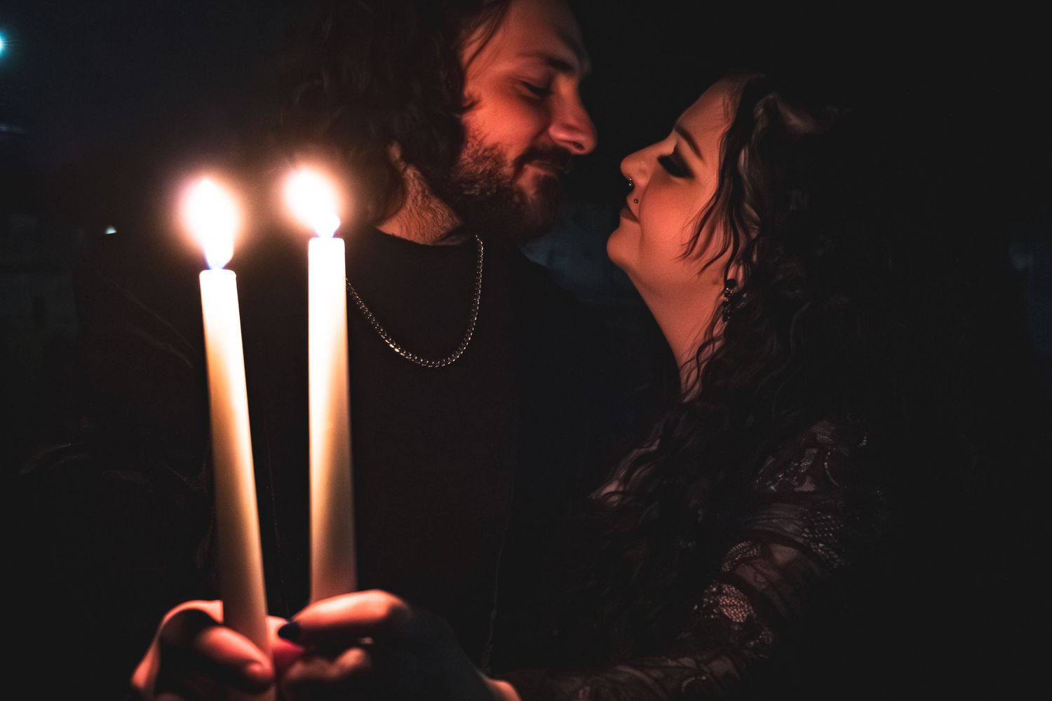1 year anniversary in the Poconos with a couple photographing in the woods around large stone objects.