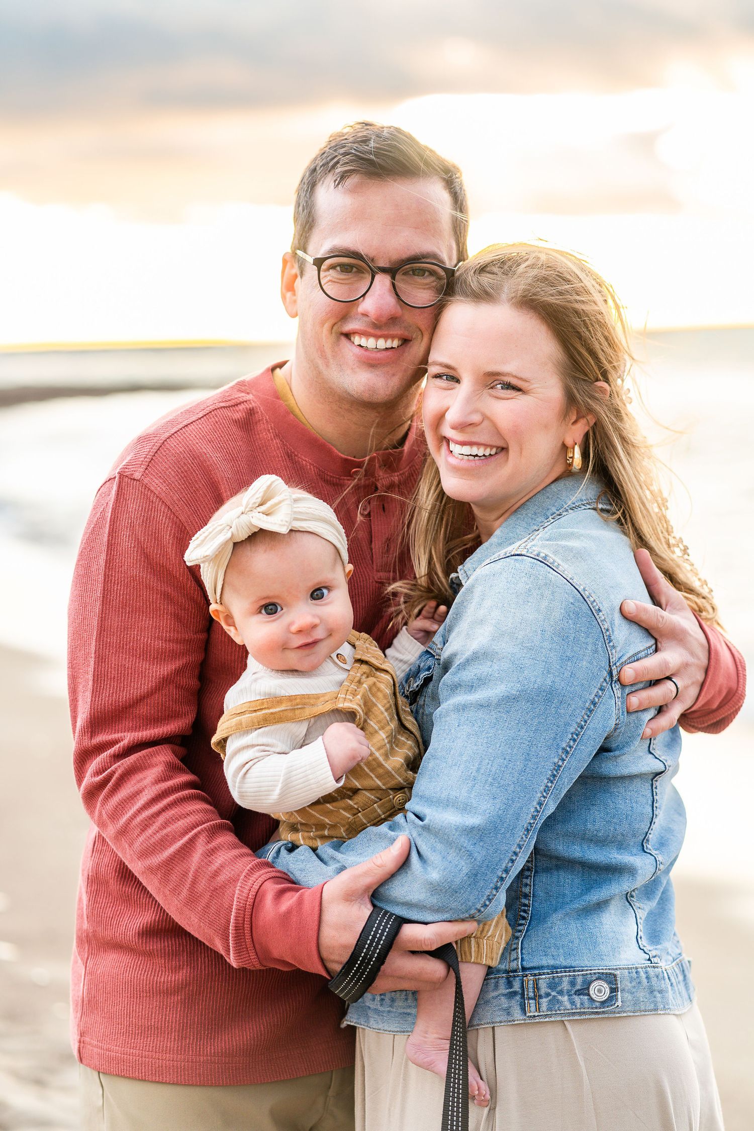 Erie, Pennsylvania family portrait session at Presque Isle beach