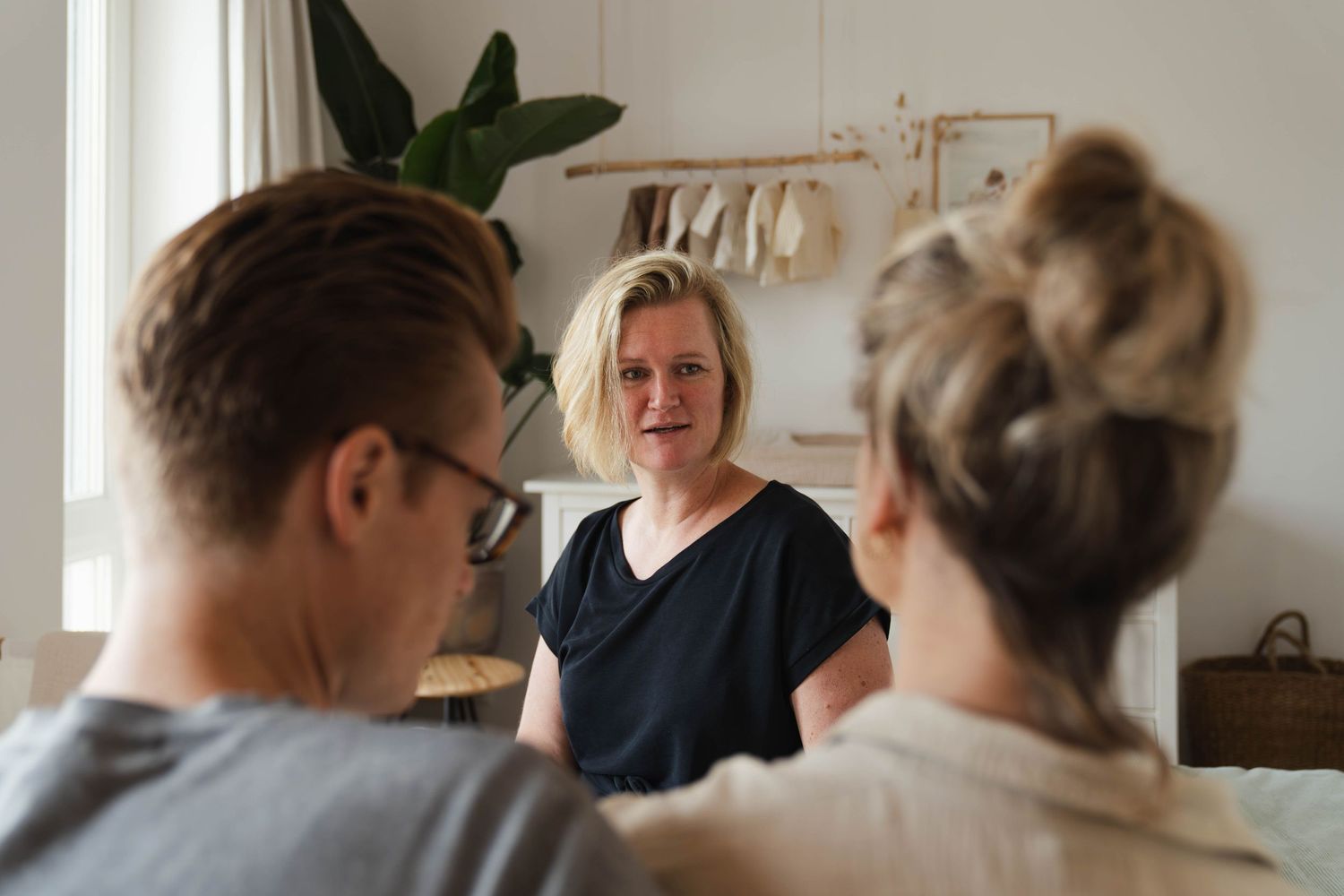 Portret vrouw. Branding fotografie. Zakelijke fotografie. Verloskundige zorg. Zwangerschap. Bevalling. Kraambed.
